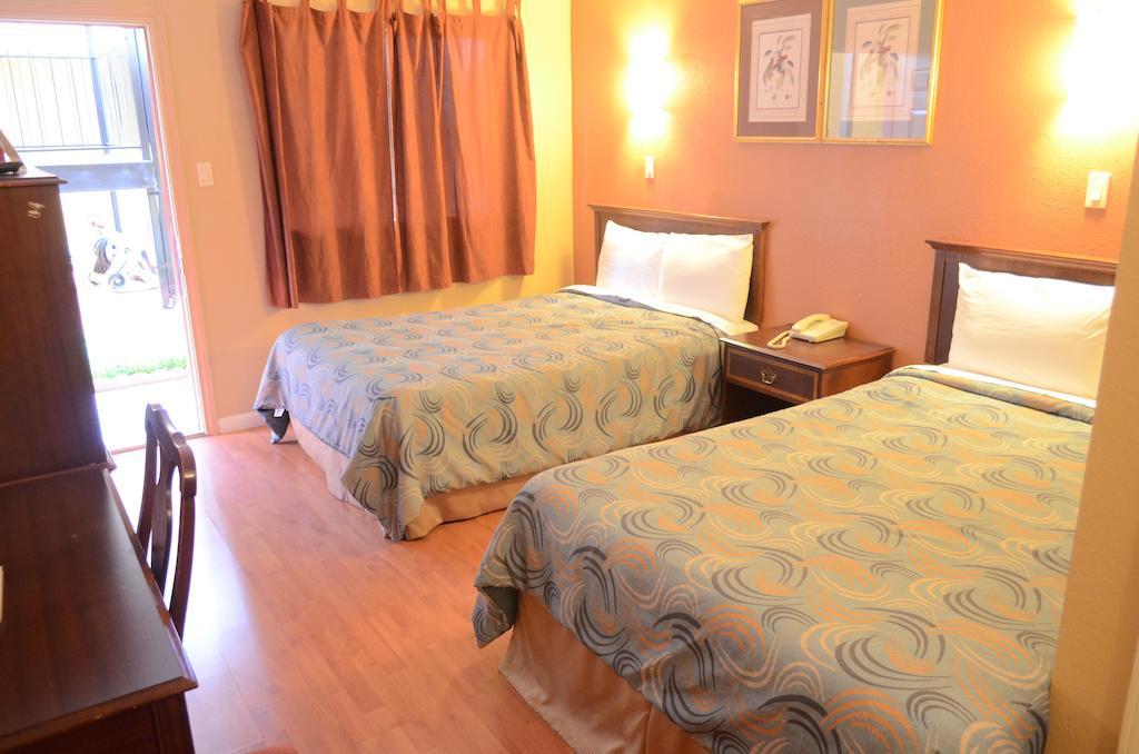 Bear Creek Inn Addicks Экстерьер фото